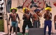 Un groupe de guerriers kayapos sur la scène du festival de musique de Mani-utenam