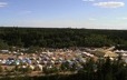 Vue aérienne du grand campement Mamu Aitun lors d'un rassemblement près de la rivière Moisie