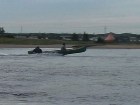 Motorized canoe in front of the community of Ekuanitshit